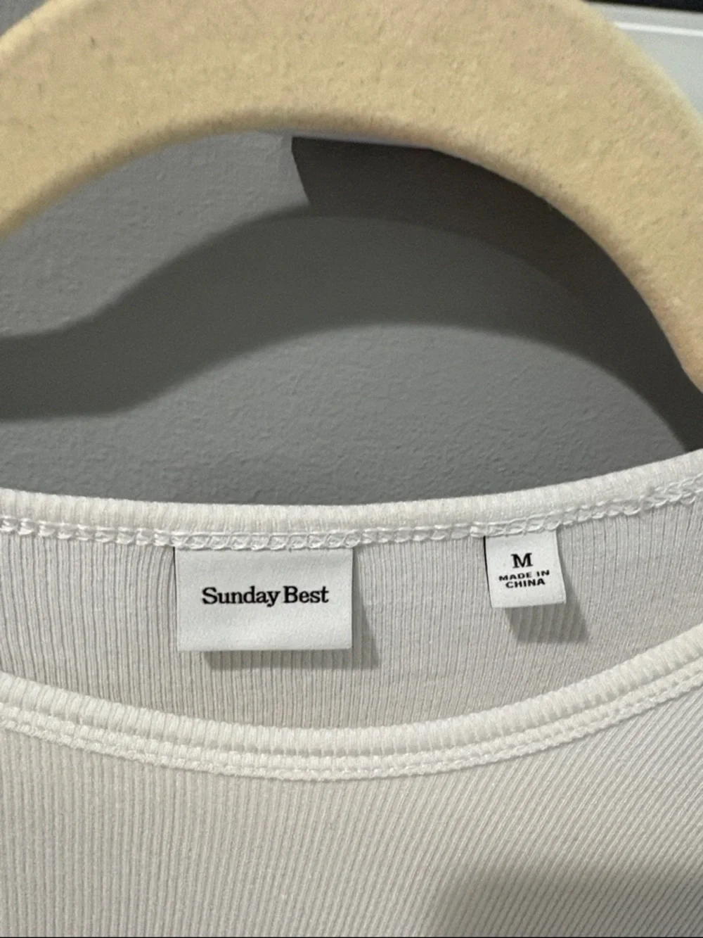 Aritzia White Ribbed Long-Sleeve Cropped Tee - Picture 2 of 3
